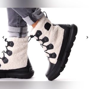 Sorel NWT and new in box explorer II Jean cozy boots